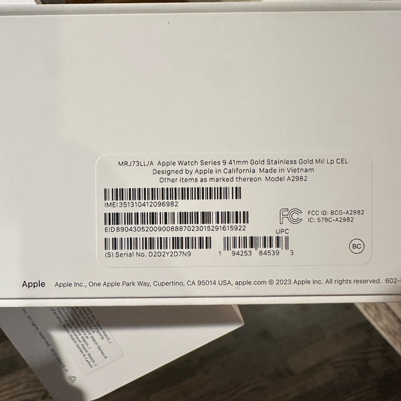 Series 9 - Gold stainless steel - 41 MM - Apple Watch - Picture 6 of 6